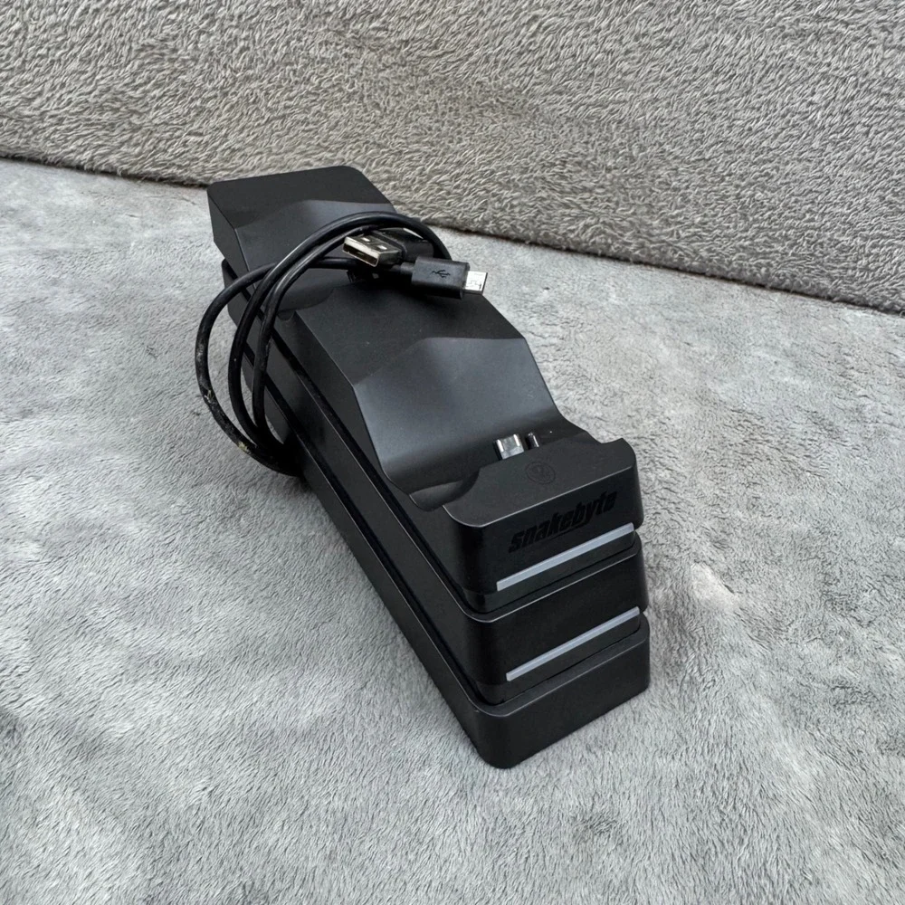 Snakebyte Twin:Charge 4 PS4 Controller‎ Charger Black Dual Charging Dock